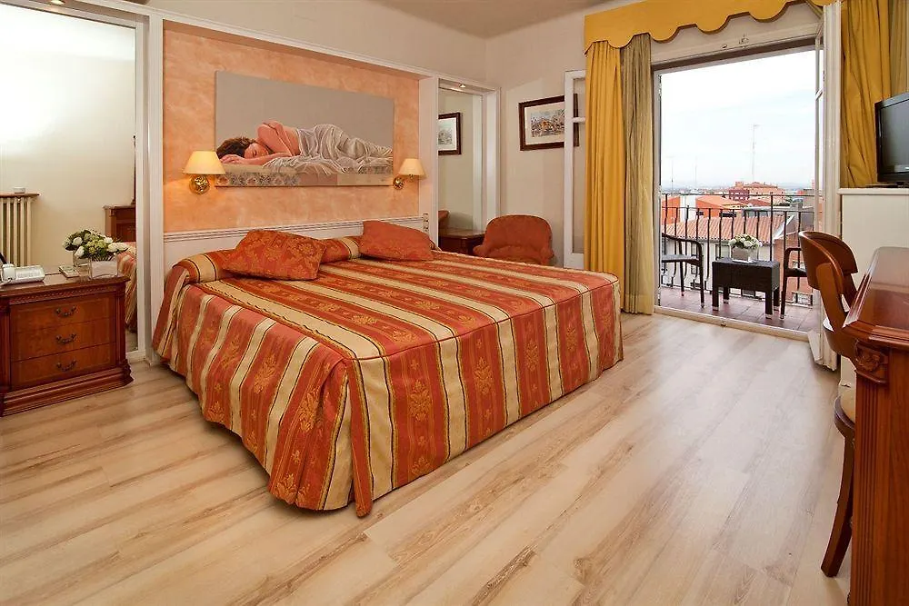 Hotel Pirineos Figueres   Figueres (Girona)