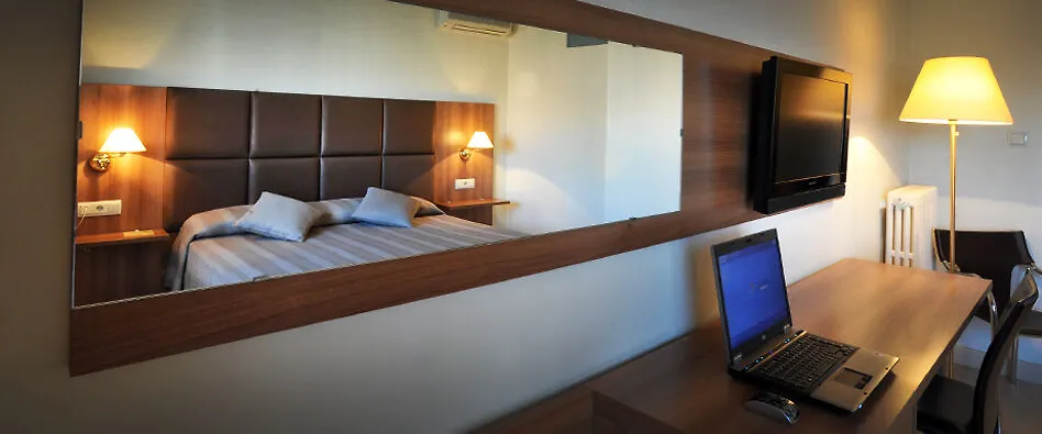 Hotel Pirineos Figueres By Pierre & Vacances  Figueres (Girona)